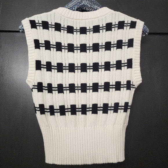 Commense Geometric Knit Sweater Vest | Black & White | Size M - Picture 5 of 8